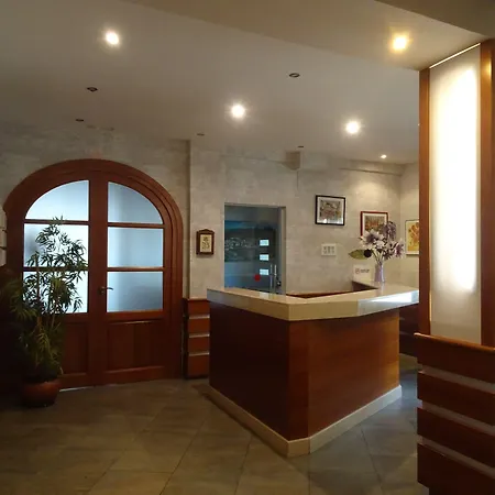 Internacional Hostel *